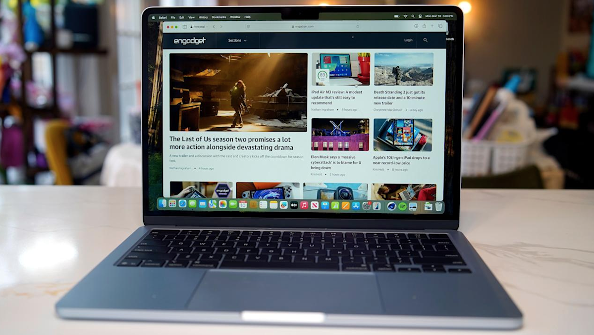 MacBook Air M4 three Apple M4 three at a new record-low ahead of Black Friday