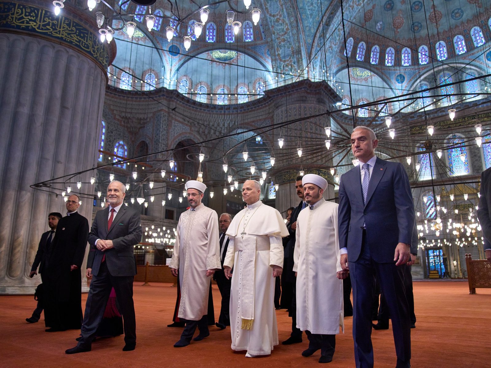 Pope Leo visits Blue Mosque in Istanbul, Turkey | Religion News