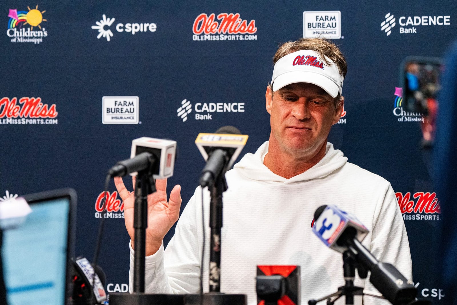 CFB fans rebuke Lane Kiffin for ‘shameful’ post mocking Ole Miss via his dog’s account