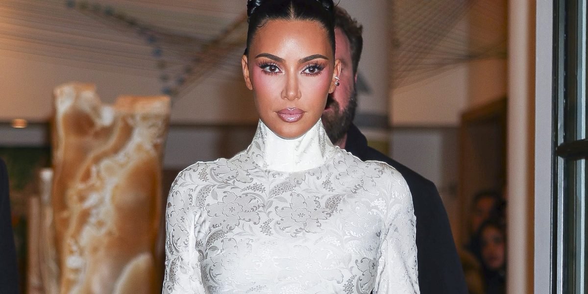 Kim Kardashian’s Skims are worth $ 5 billion after a massive $ 225 million fund led by Goldman Sachs