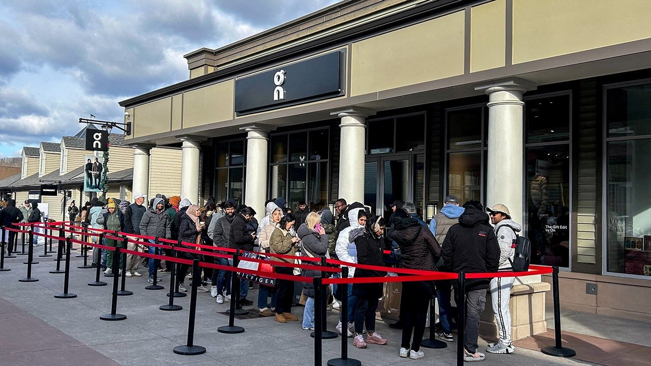 Black Friday Online Spending Hits Record $11.8 Billion As AI Rises