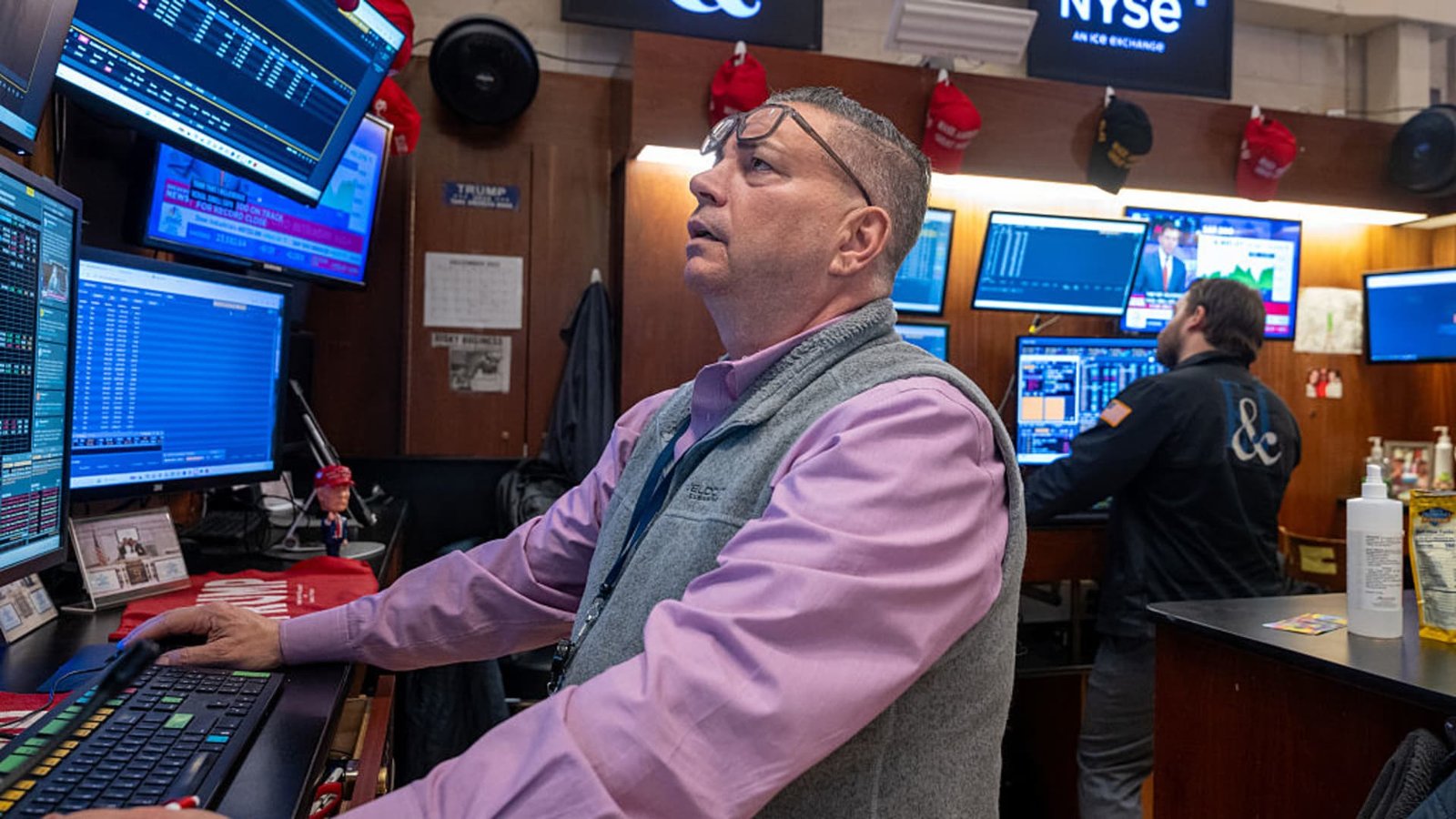 U.S. stocks hit record highs as investors retreat from tech stocks