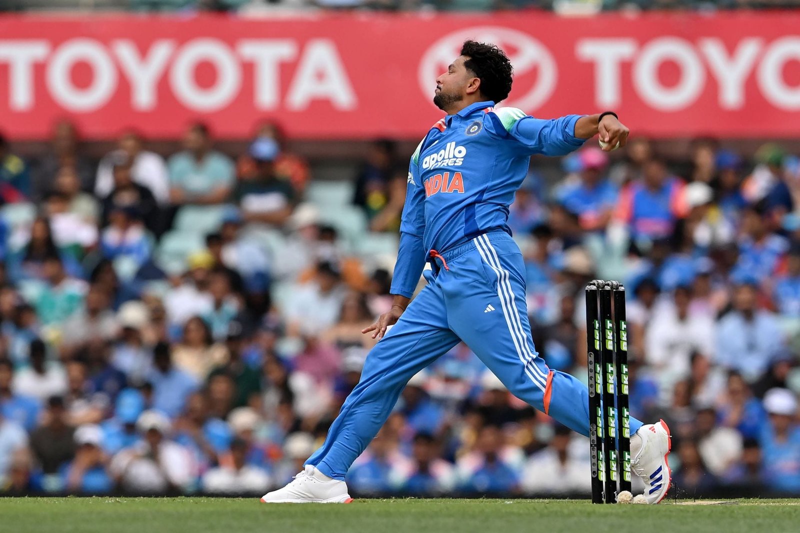 Top 5 bowlers with most wickets in international cricket among official member nations in 2025 ft. Kuldeep Yadav