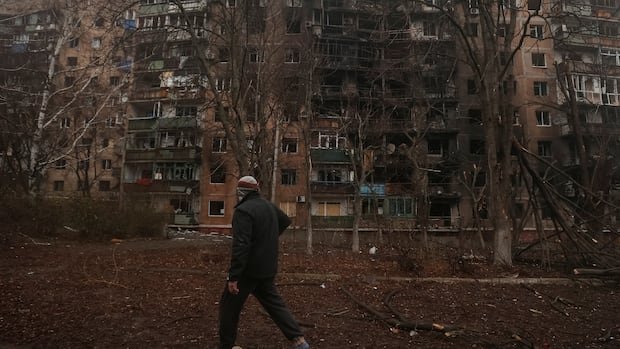 Under pressure to hand over the country to Russia, Zelenskyy calls a referendum