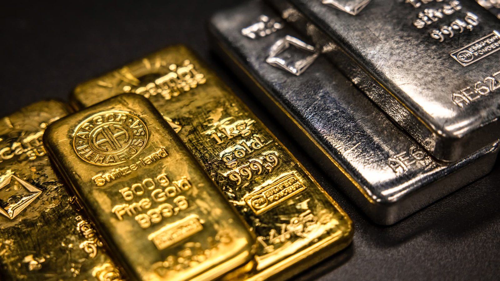 Gold, silver prices fall after CME Group boosts margins on precious metals