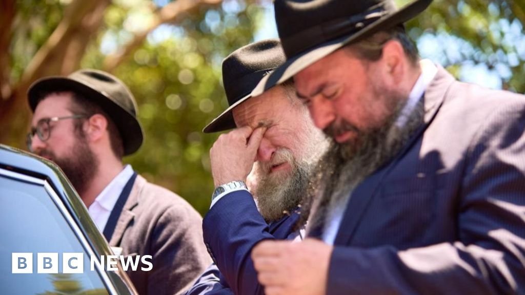Funeral held for rabbi killed in Bundy shooting