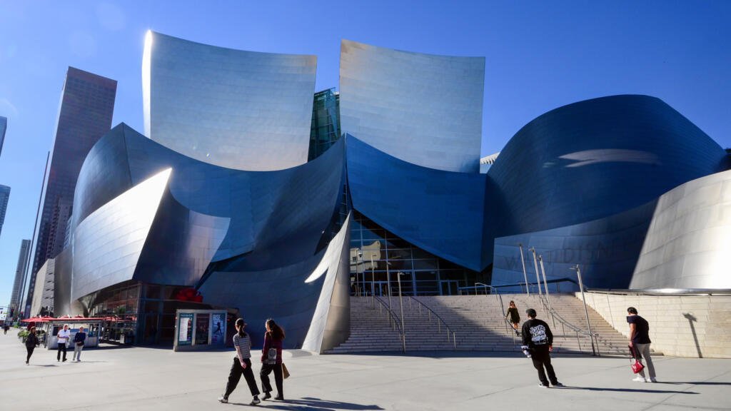 Frank Gehry, the visionary creator of world-famous architectural masterpieces, dies at 96.
