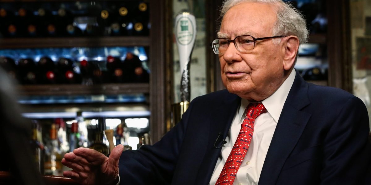 Warren Buffett’s career advice to young professionals is to ‘hang out with people who are better than you’