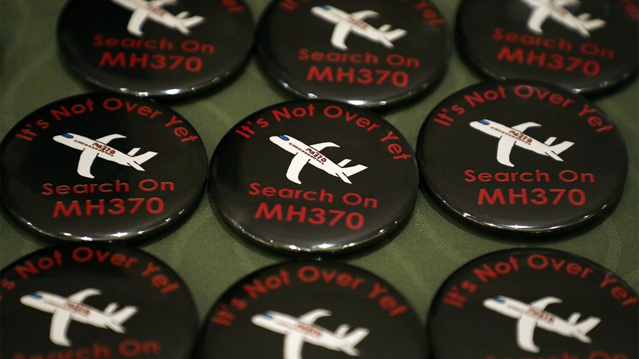 Search for Malaysia Airlines Flight 370 resumes in southern Indian Ocean