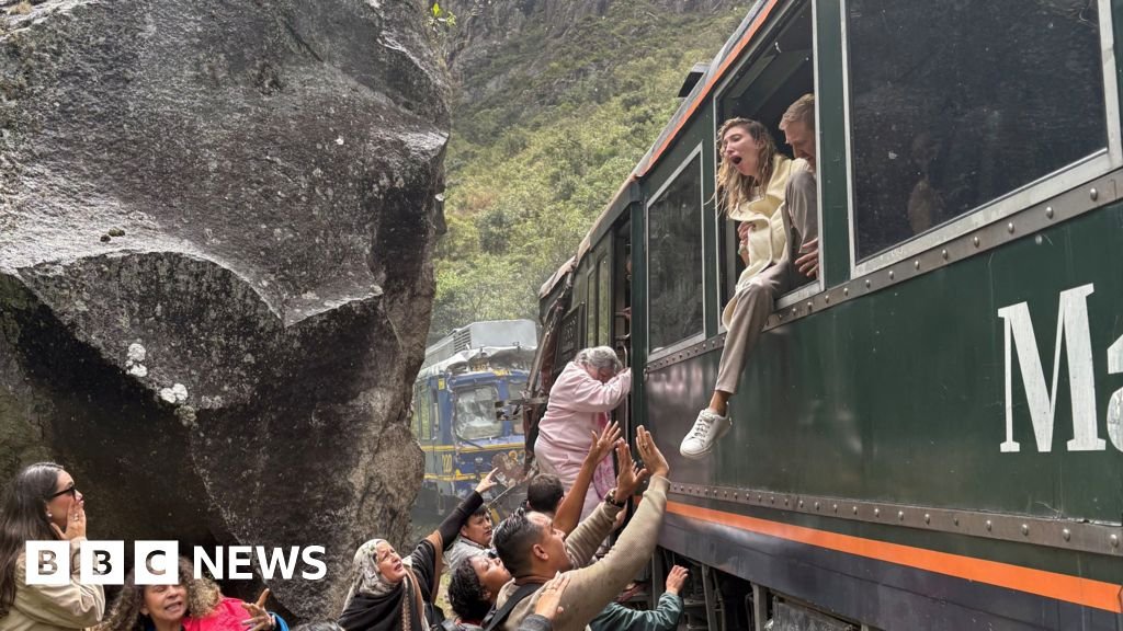 Passengers describe ‘chaos’ after head-on train collision in Machu Picchu