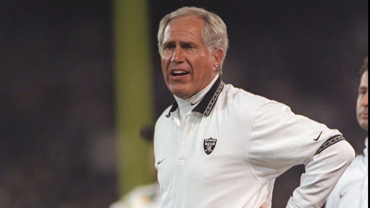 Former Raiders head coach Mike White dies at 89