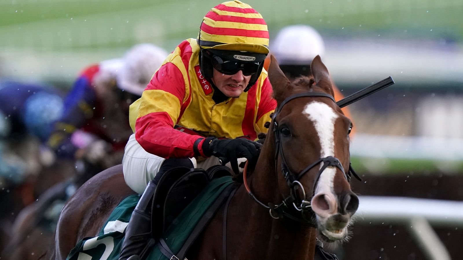 Sky Sports Racing Today: Newbury hosts premium Christmas card, Lookaway and Mighty Bandit make appearances | Racing News