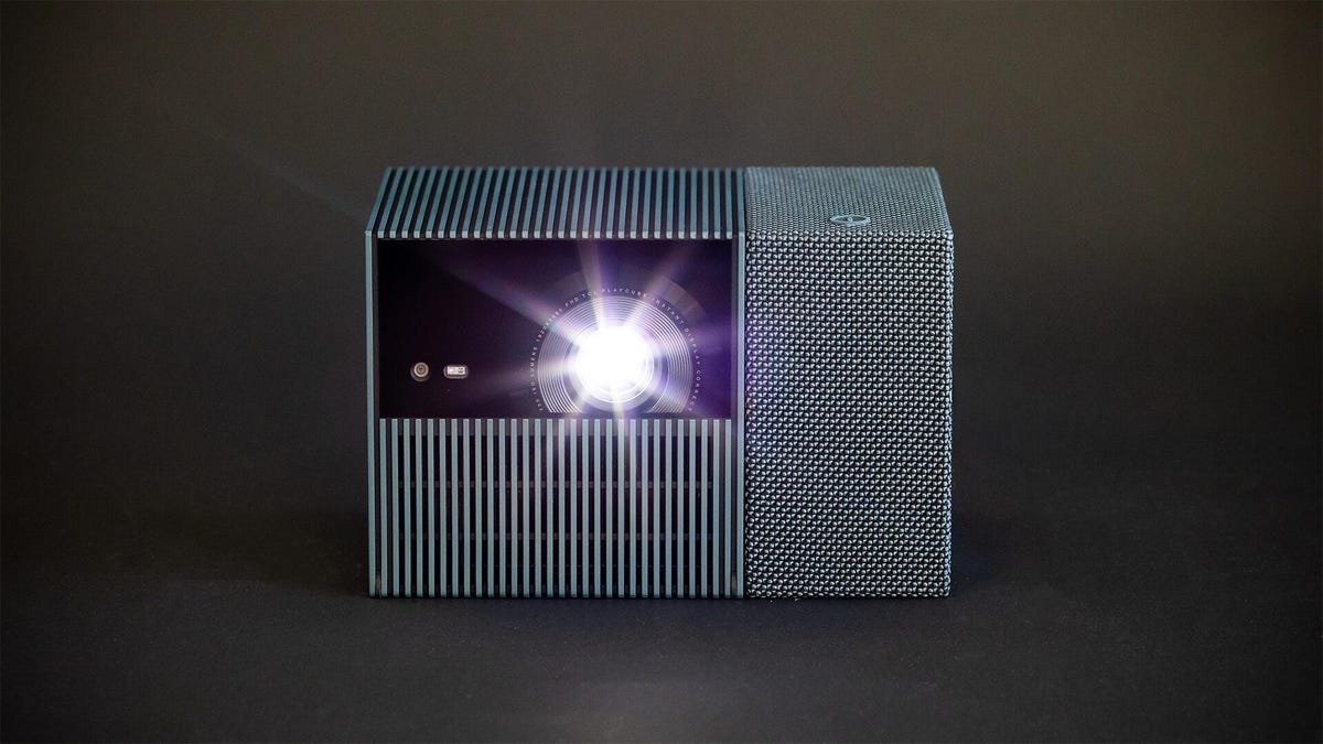 TCL PlayCube Portable Projector Review: Twistable Rubik’s Cube for Better Pictures
