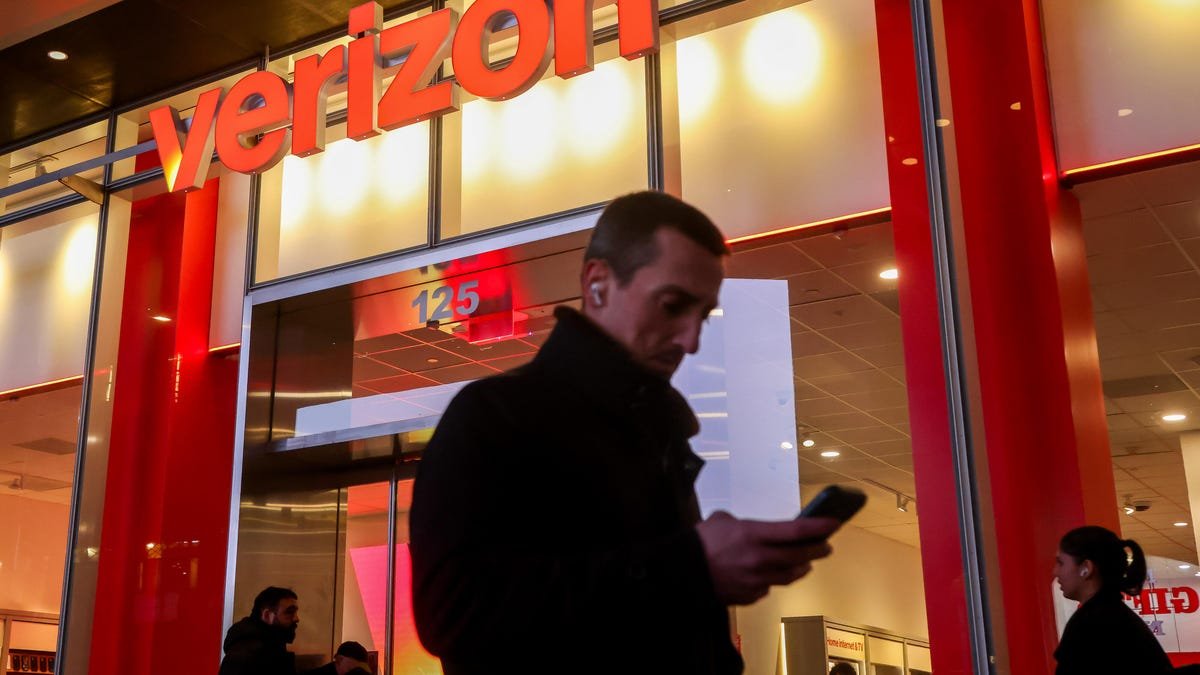 FCC Wants Your Help In Its Investigation Of Verizon Outage