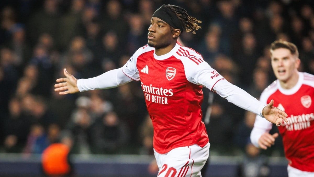 Arsenal score two more corner goals to take control of a difficult trip to Leeds