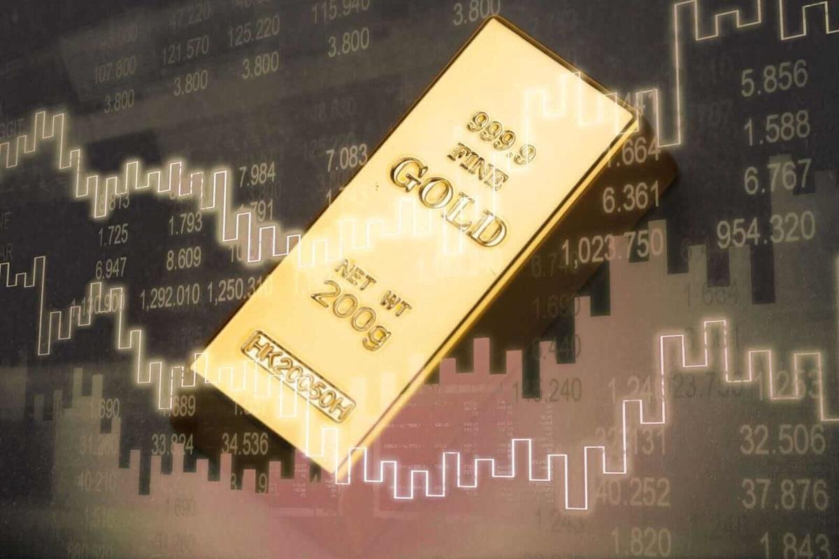 Analysts love these two Pick-and-Shovels gold stocks. Should you buy them when gold prices hit new record highs?