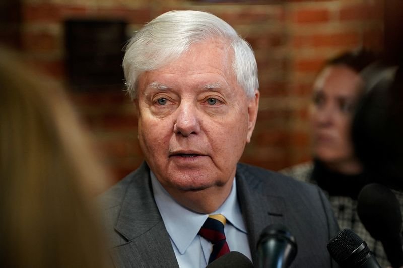 US Senator Graham blocked the spending bill, forcing the right to sue the government