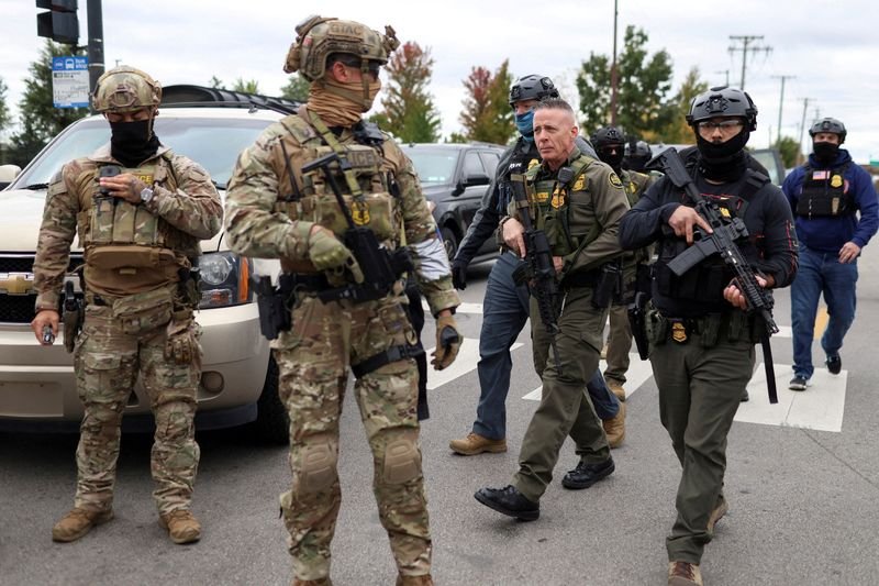 Chicago mayor tells police to investigate allegations of illegal activity by immigration agents