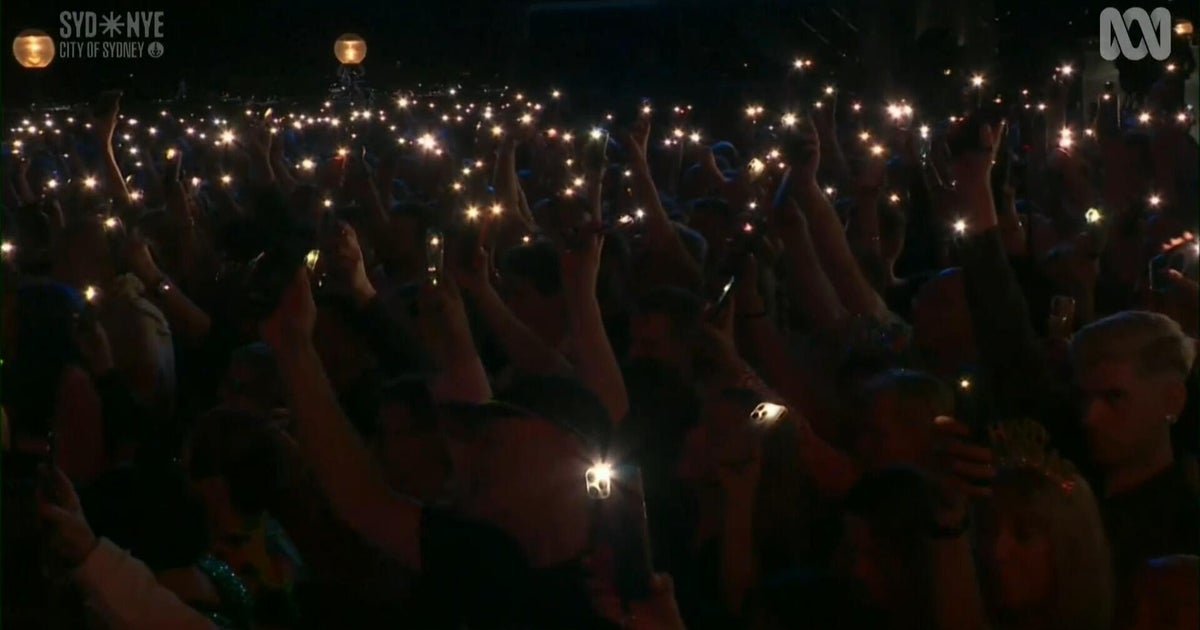 Sydney remembers Bondi Beach victims during New Year’s Eve celebrations