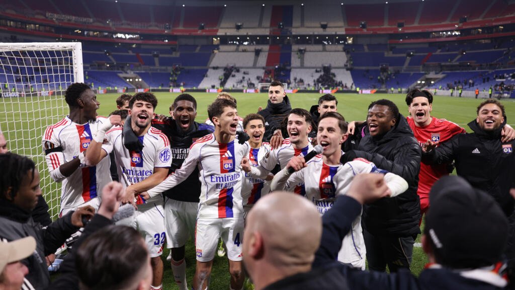 Lyon won first place in the Europa League while Roma entered the last 16