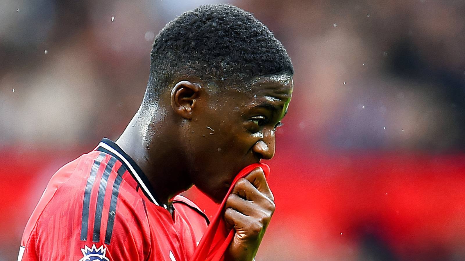 Manchester United consider delaying move for ‘incredible’ Premier League talent