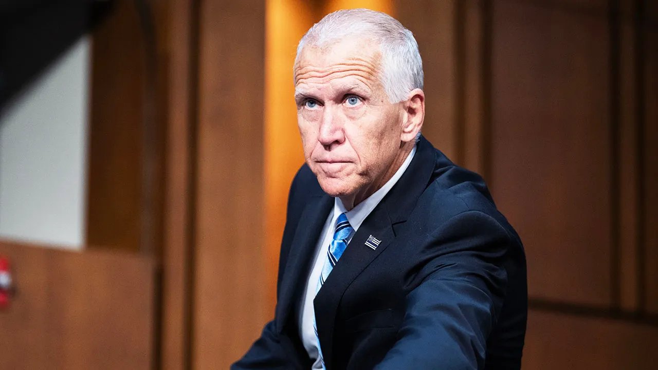 Sen. Thom Tillis blocks Trump Fed nominee Kevin Warsh over Justice Department probe of Powell