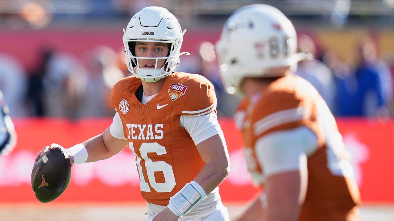Archie Manning’s four touchdowns lead Texas to win over Michigan State