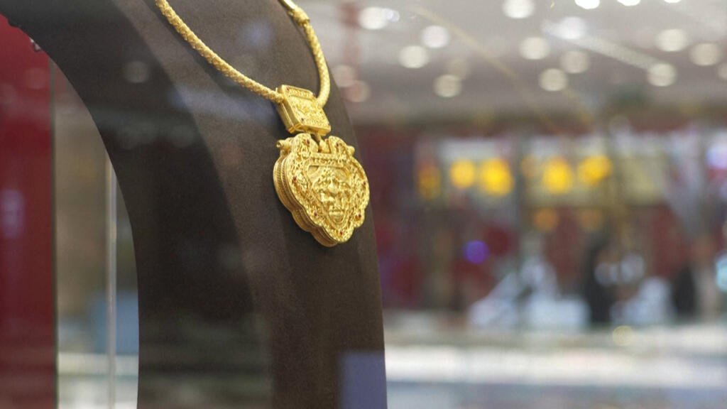 China’s gold boom is luring Shanghai residents to cash in