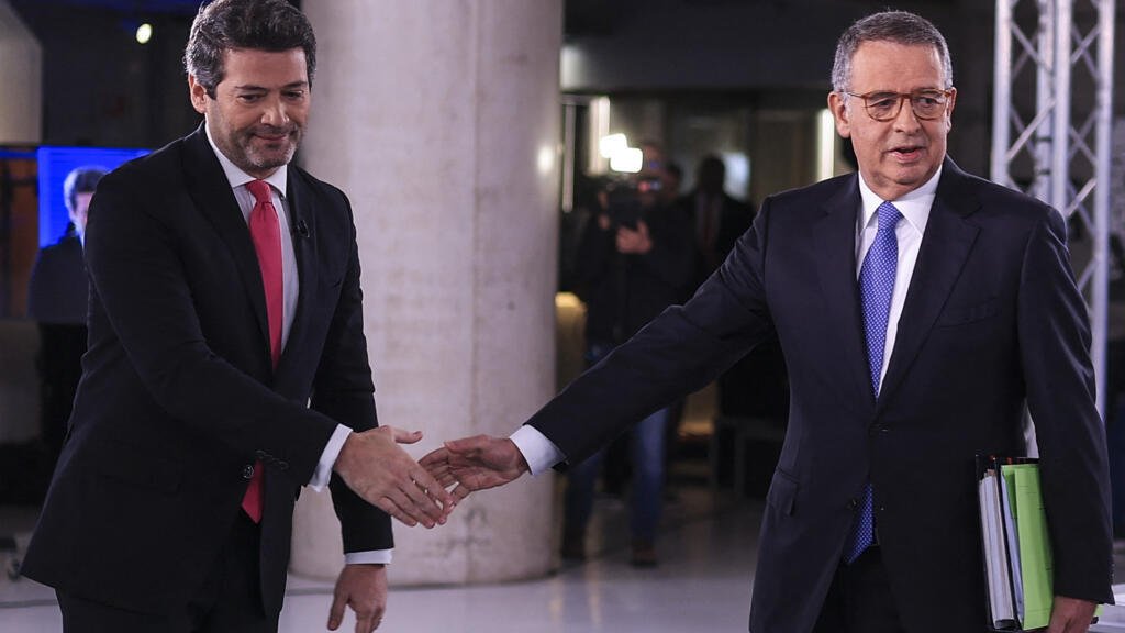 In the second round of the presidential elections, Portugal is choosing between the centre-left socialists and the extreme right-wing party