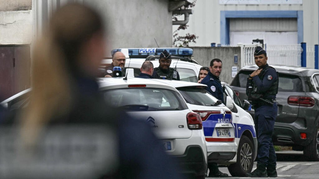 An art teacher was seriously injured by a student at a school in southern France