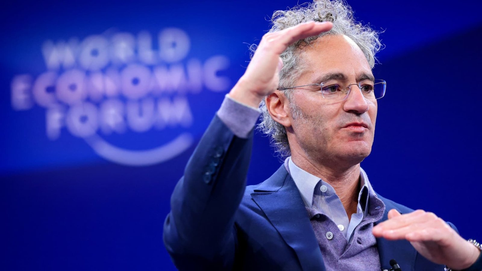 Palantir shares soar 10% after beating profit forecasts