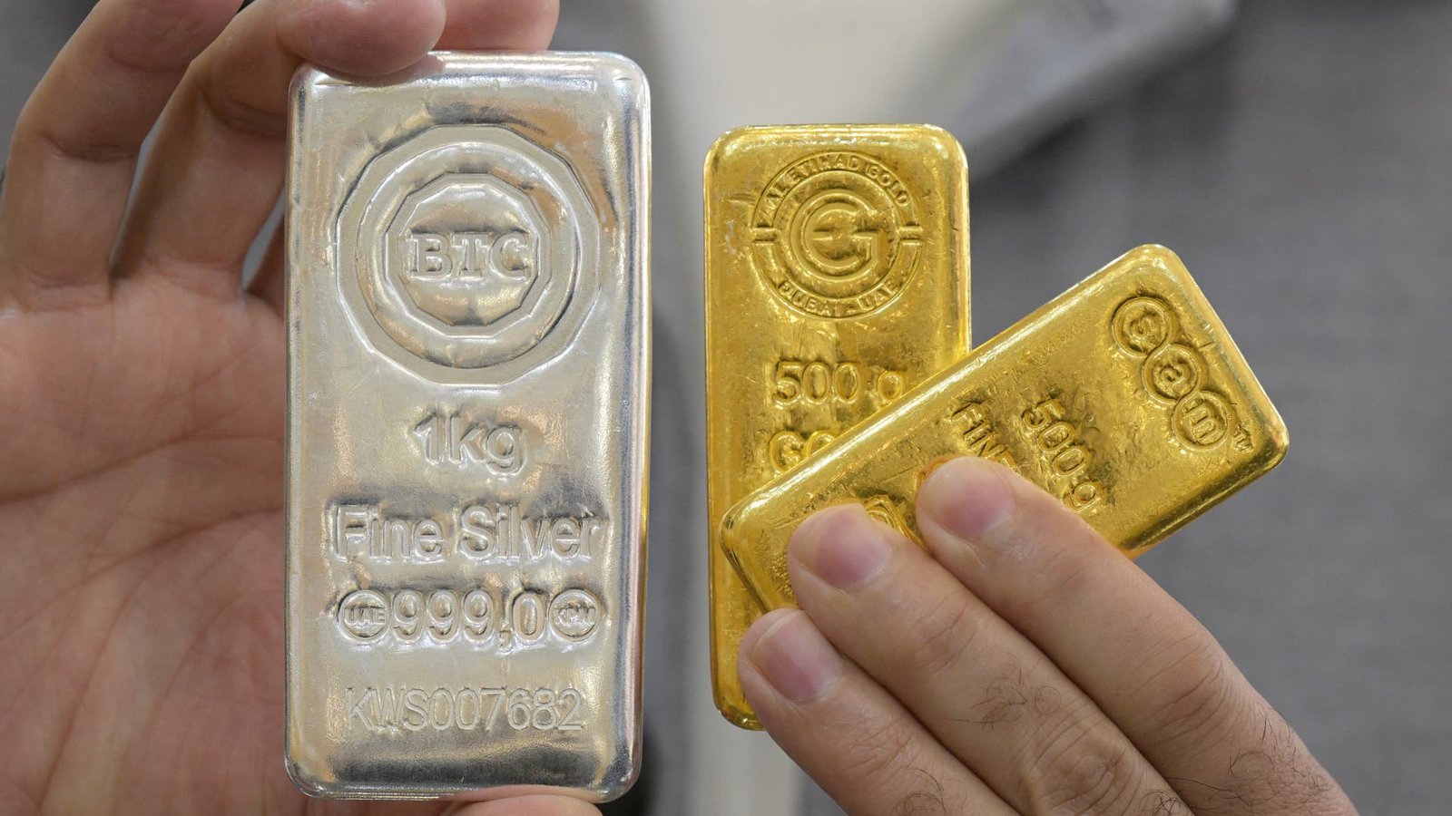 Gold and silver selloff continues after historic slump – yellow metal drops 5%