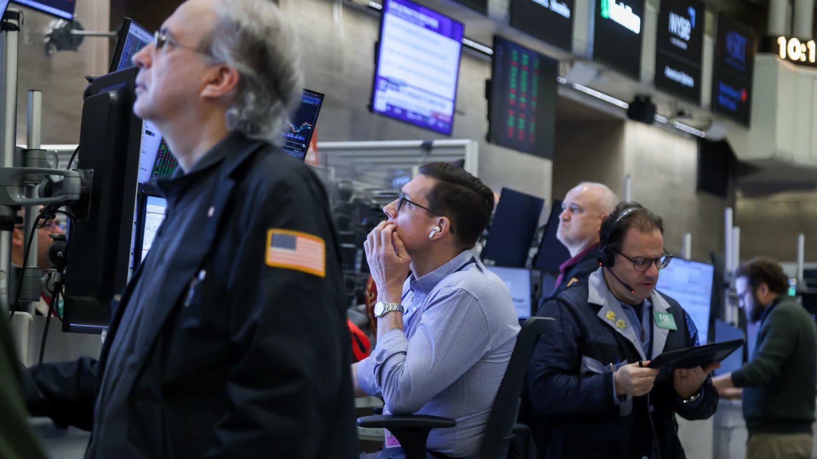 U.S. stocks rise as tech stocks rebound, while ‘high trade’ boosts Japanese shares