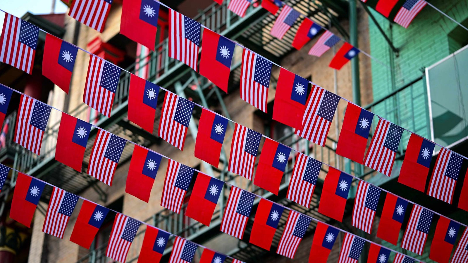 The United States and Taiwan sign a trade agreement, reducing tariffs to 15%