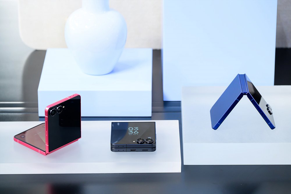 Apple is already thinking about its second foldable iPhone, and it could be a clamshell