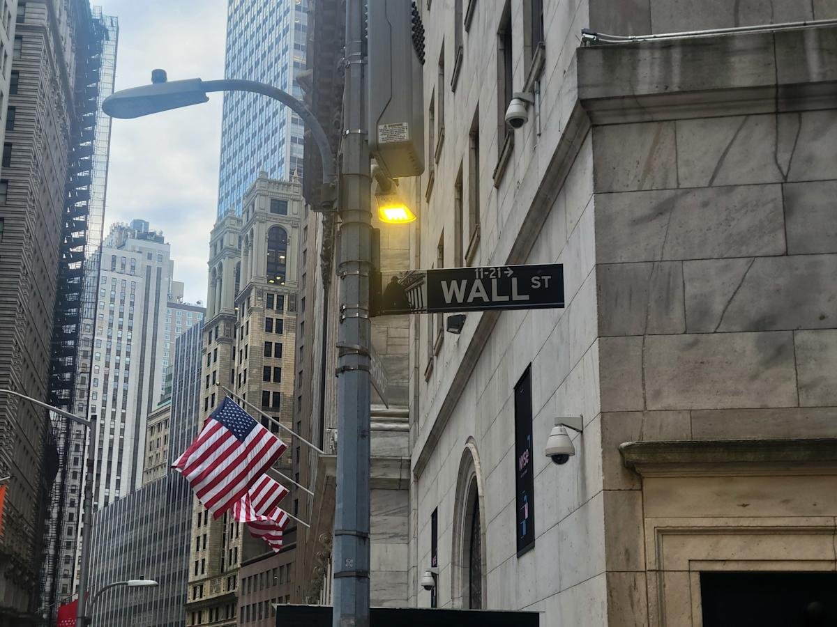 Here’s what Robinhood’s ( HOOD ) entry into the UK ISA market means for stocks