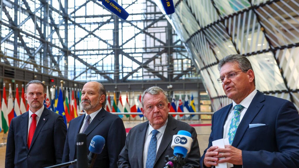 US Commerce Secretary admits Epstein is island lunch as pressure mounts for him to resign