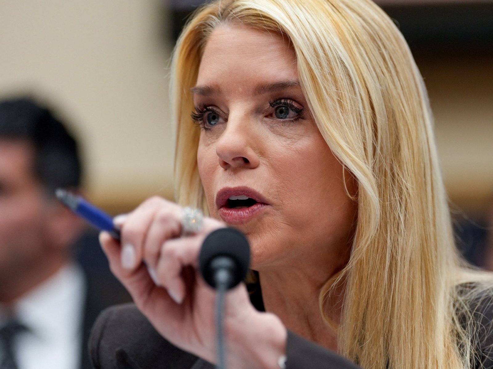 Congresswoman urges Pam Bondi to apologize to Epstein victims, politics