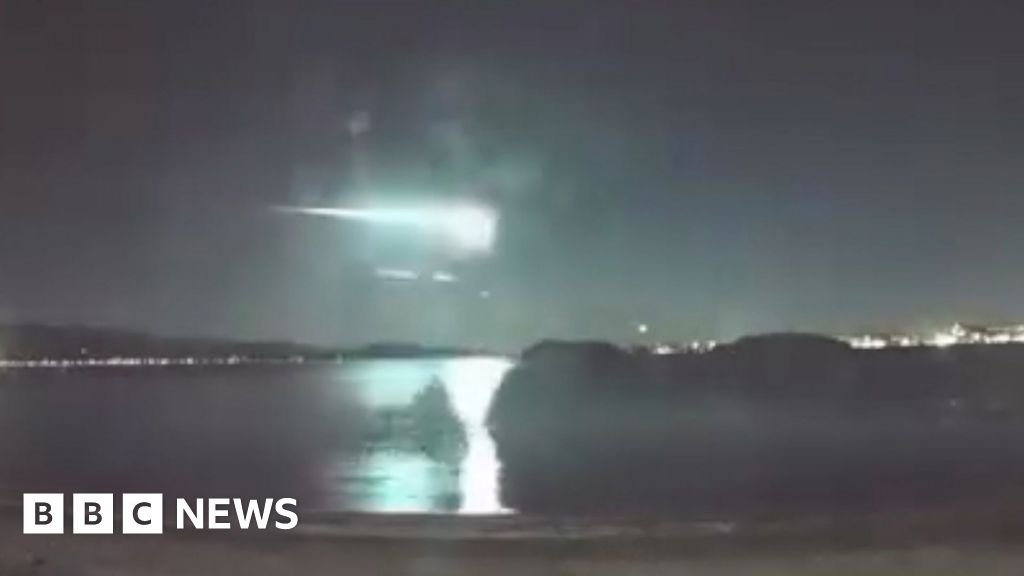 A moment of bright light streaks across New Zealand’s skyline