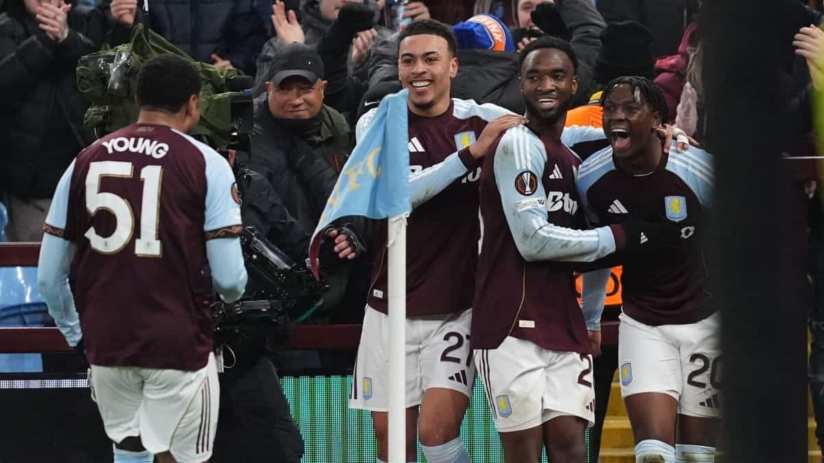 Line-ups confirmed for Premier League clash