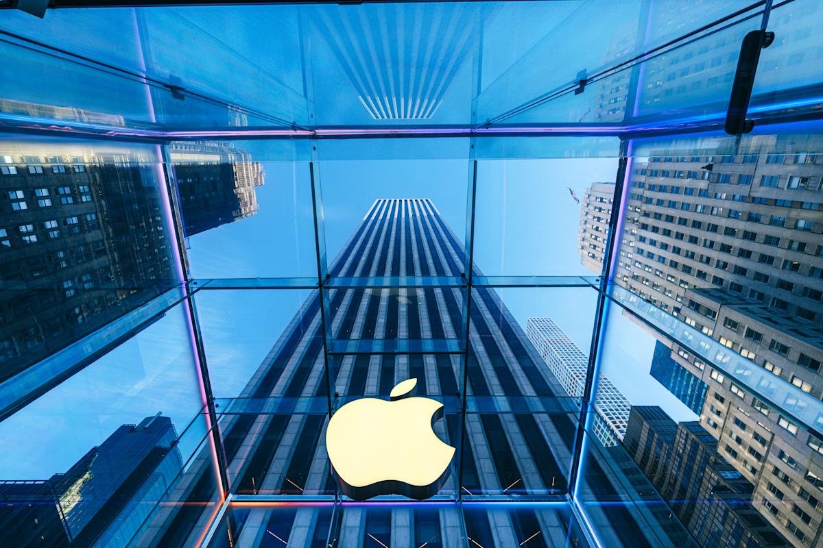 Wall Street sees a split in the performance of tech stocks after earnings reports