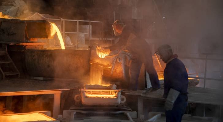 Copper is on fire and follows gold as the precious metal reaching record values. Should you start investing in it?