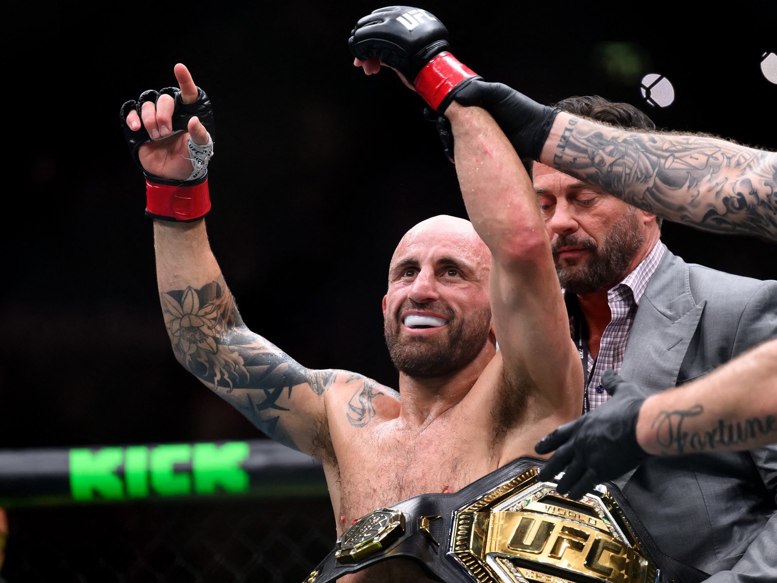 Volkanovski defeats Lopez at UFC 325 to defend featherweight title | Mixed Martial Arts News