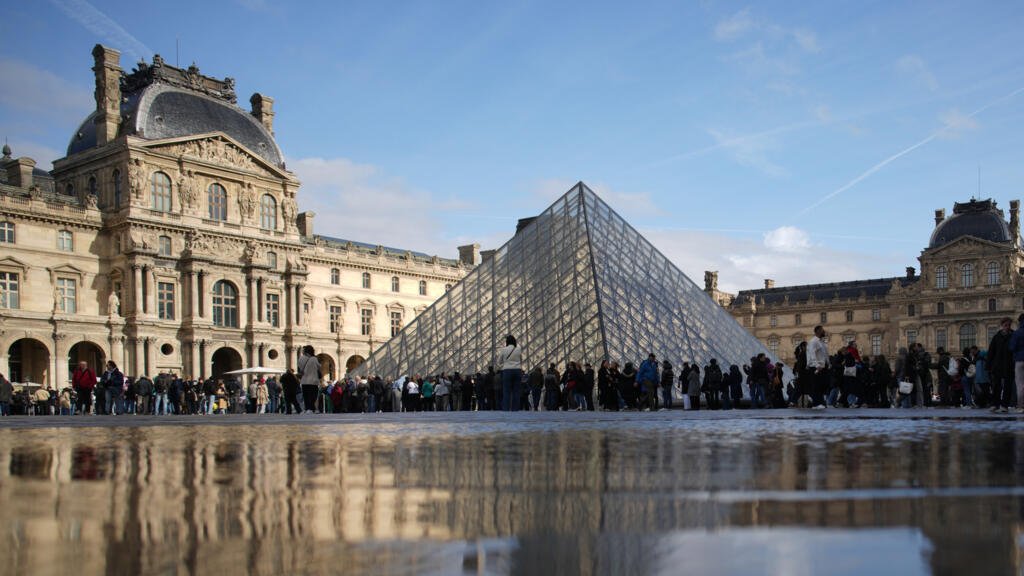 French police arrested 2 employees of the Louvre museum for fraud of ‘big’ tickets