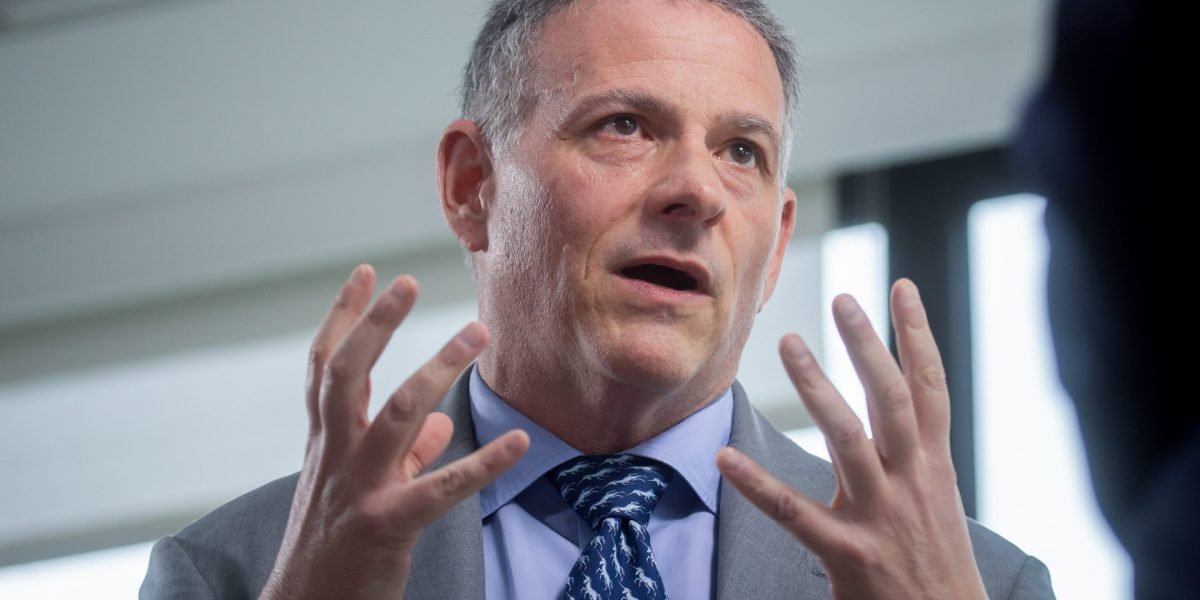 One of Wall Street’s most feared hedge fund managers on dollar decline: gold ‘became a reserve asset’