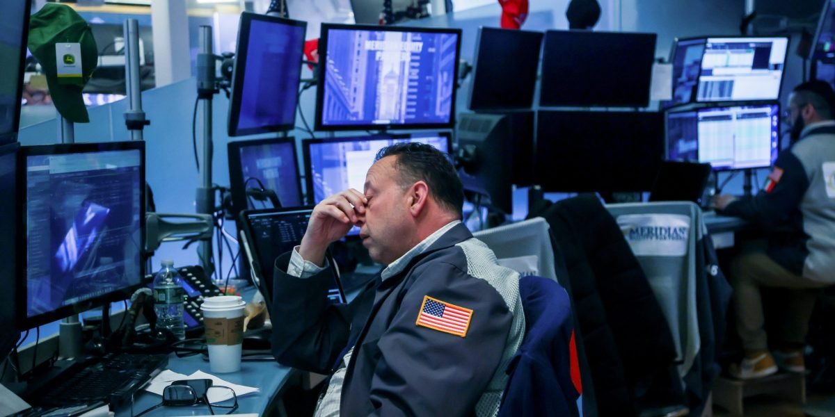 Stocks fell as declining metals fan global sales