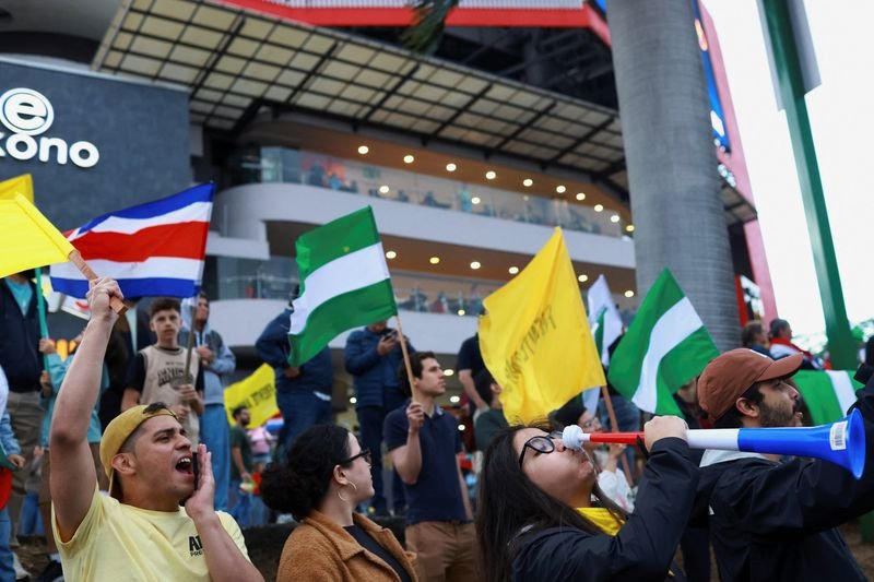 Costa Ricans voted as right-wing populists seeking to expand the mandate