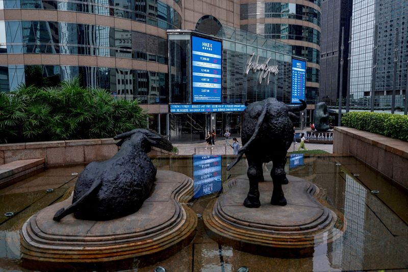 Analysis-In the wake of the Hong Kong IPO, Chinese banks are facing a test of talent