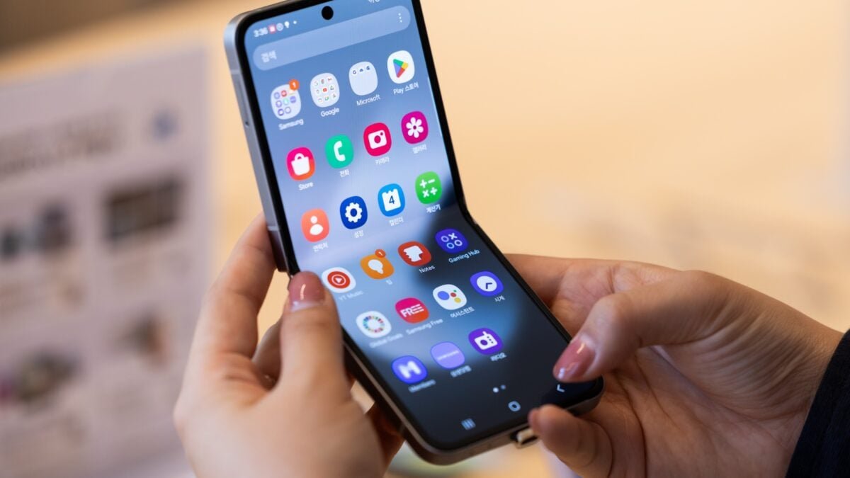 The upcoming iPhone could be a straight-up copy of Samsung’s Z Flip