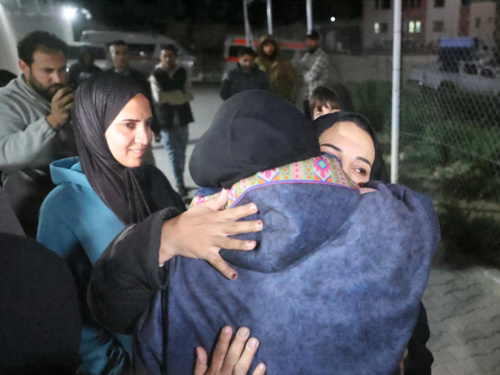 Small numbers of Palestinians begin leaving and entering Gaza as Rafah crossing reopens | Gaza News